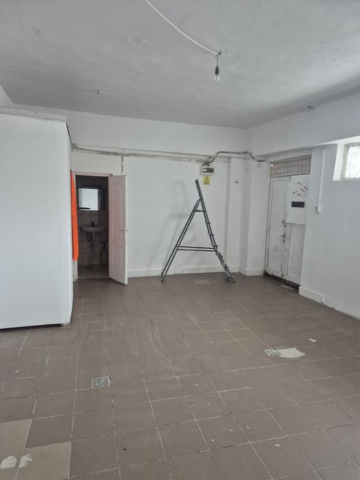 Închiriez spațiu comercial