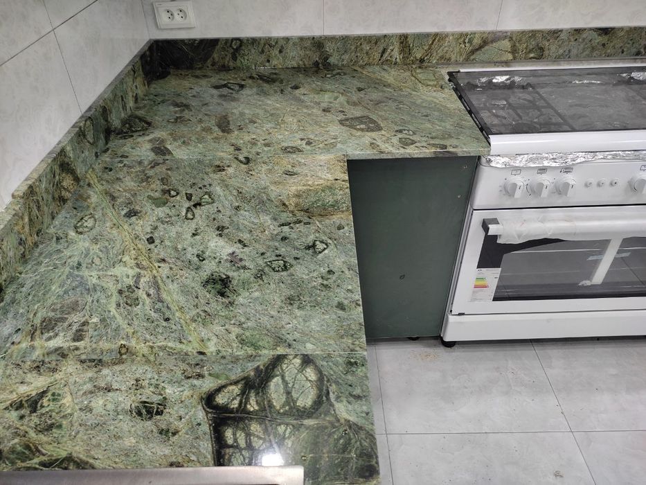 Столешницы, из гранита и мрамора  барные стойки