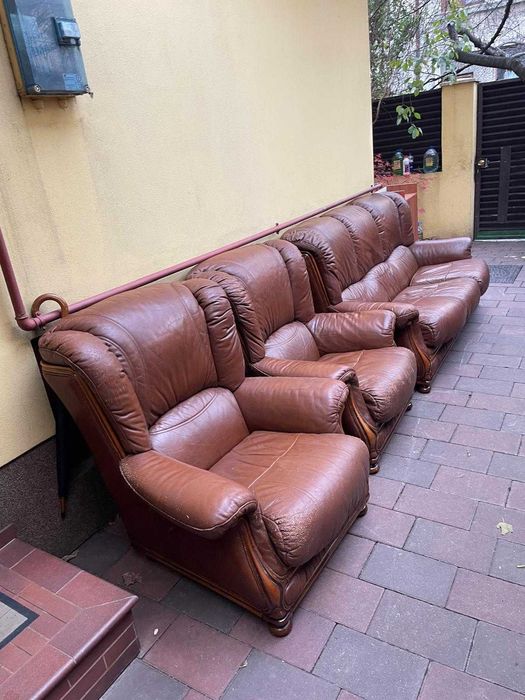 Canapea 3 locuri si 2 fotolii din piele maronie