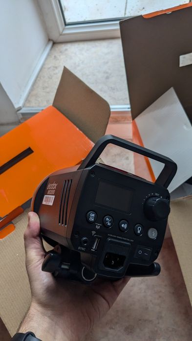 Вспышка Godox MS200