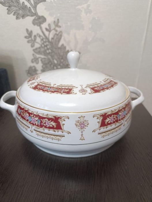 Продам сервиз с супницей