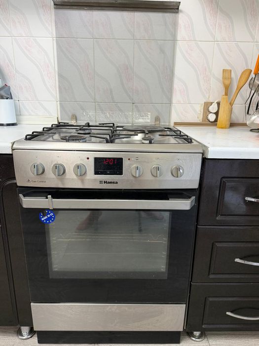 Продаю газовую плиту
