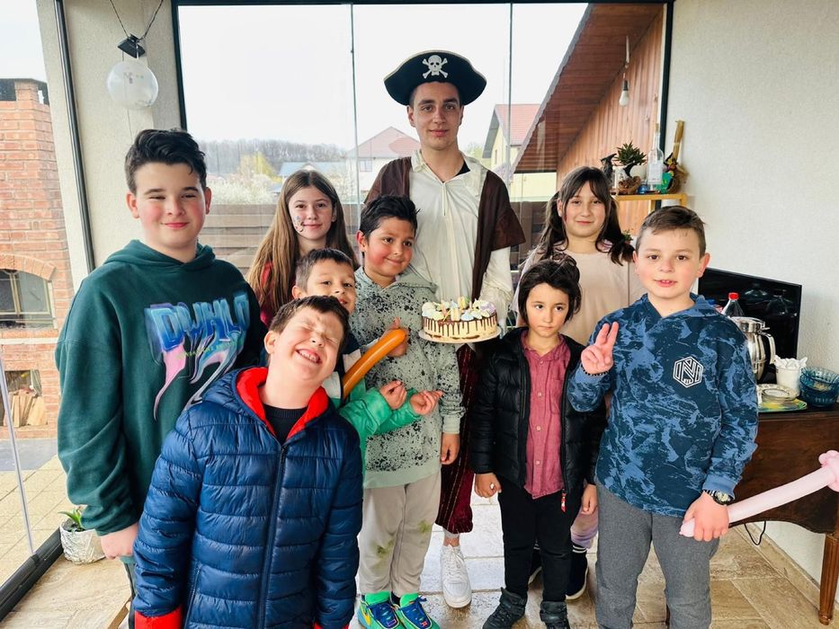 Animatori de copii , ursitoare botez , decorațiuni baloane