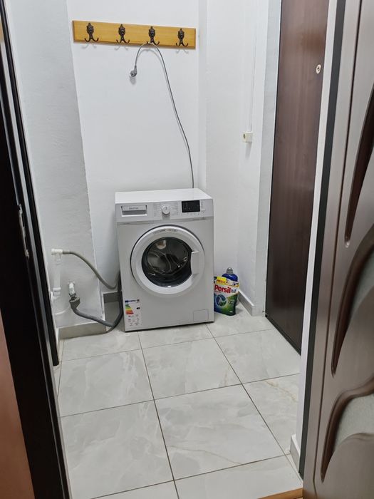 Dau în chirie garsoniera Str Vladeasa nr 76 bloc D6 Oradea