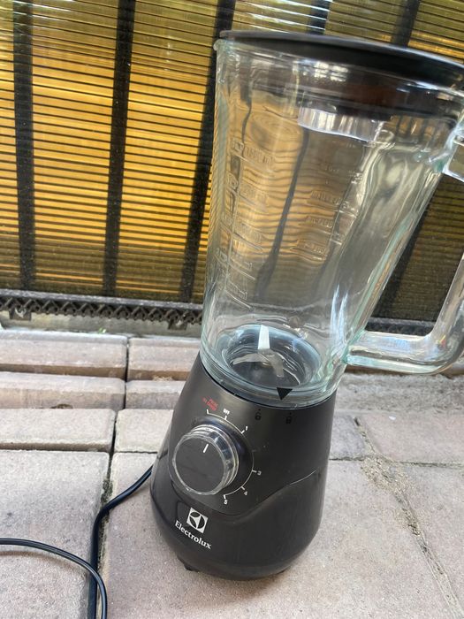 Cand blender fructe si legume electrolux
