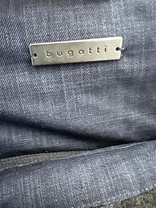 Продам пуховик мужской bugatti