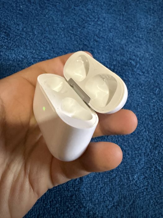 Продам оригинал кейс от airpods 3