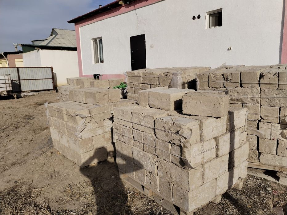 Кирпич пескоблок продам