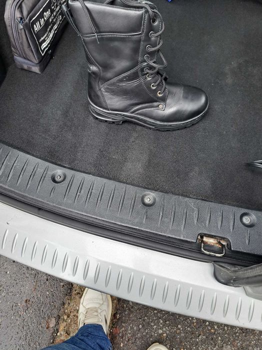 Vand bocanci militari