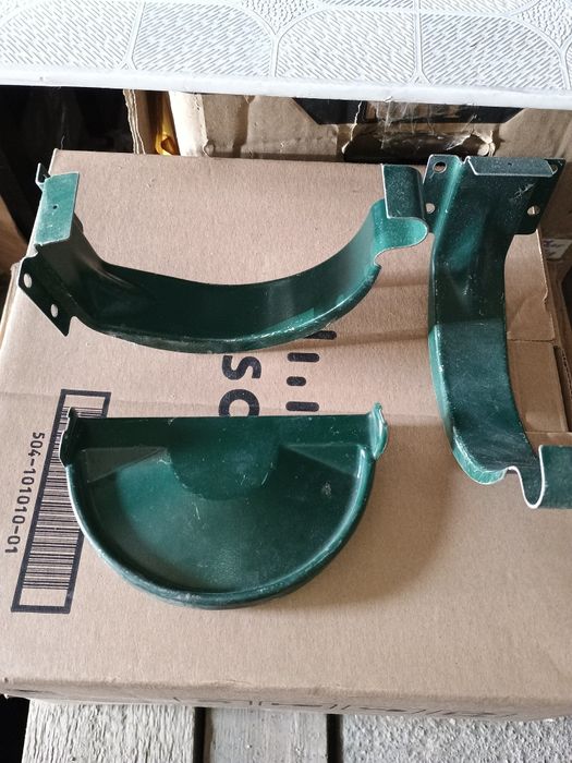 Кронштейн желоба для водосточной трубы.