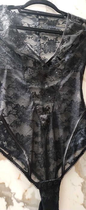 Ново Дамско черно дантелено боди с пайети в размер S.