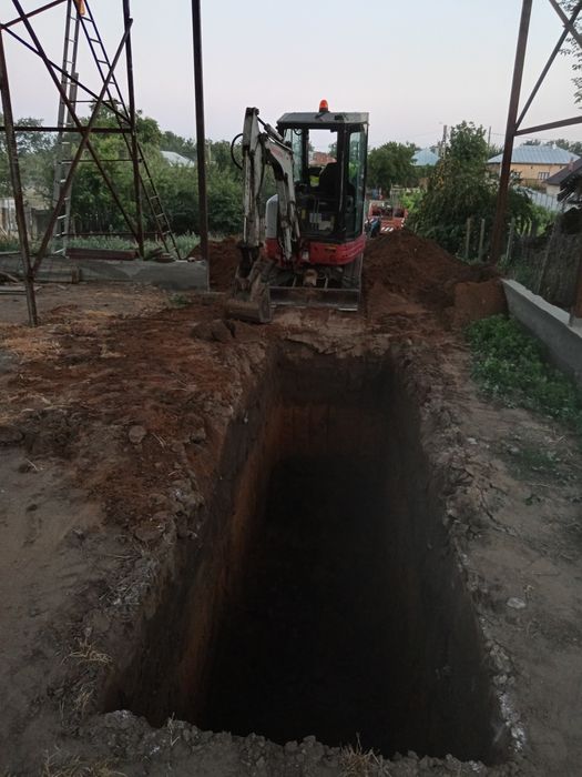 De închiriat buldoexcavator