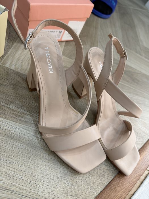 Бежевые Босоножки 38 размер