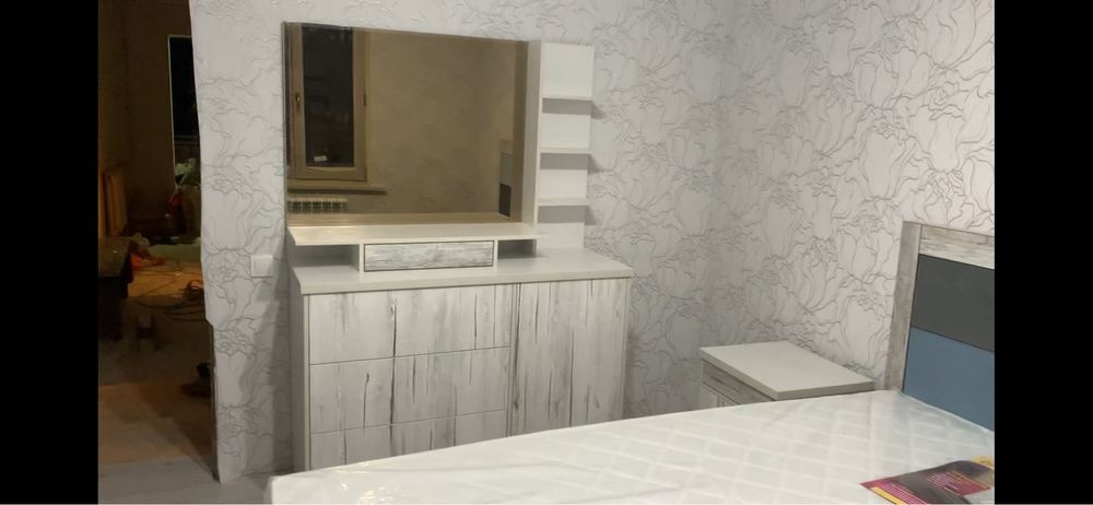 Спальный Гарнитура  почти новая как на фото могу раздельно