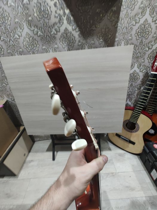 Гитара акустическая