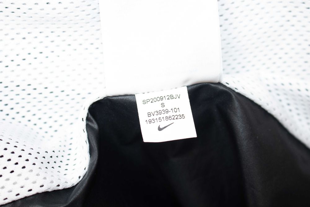 Nike оригинално дамско яке черно и бяло ветровка с качулка S