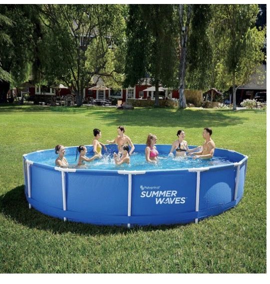 Vand doua piscine in stare foarte buna