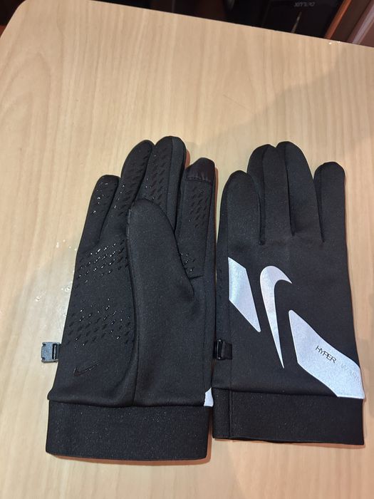 Футболный перчатки