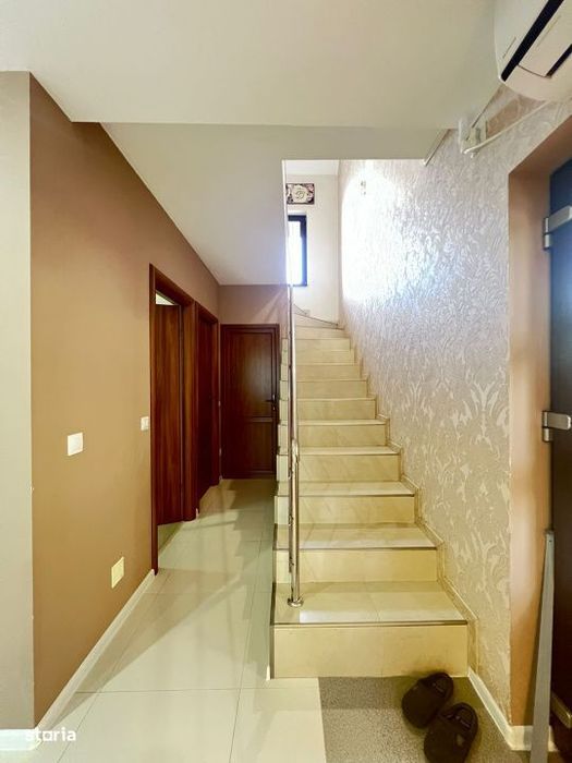 Vila Superba pentru 2 familii /9 Camere /Curte 721