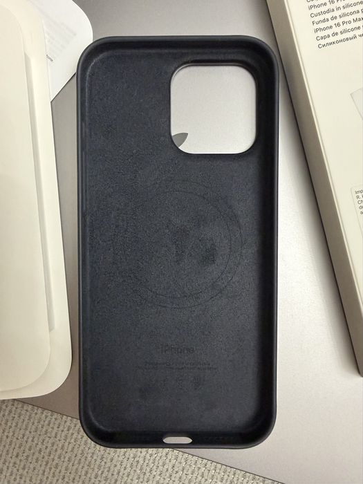 Чехол Apple Silicone Case для iPhone 16 Pro Max MagSafe