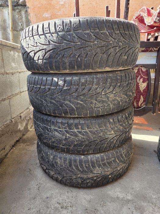 Продам резину на ниву 215.70.R16