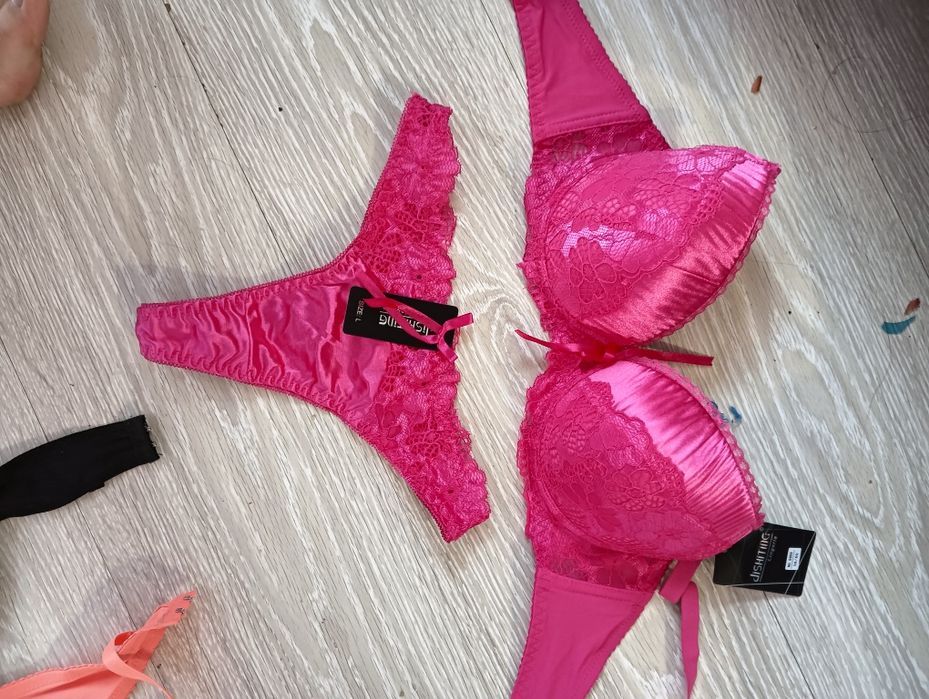 Сутиени и комплект