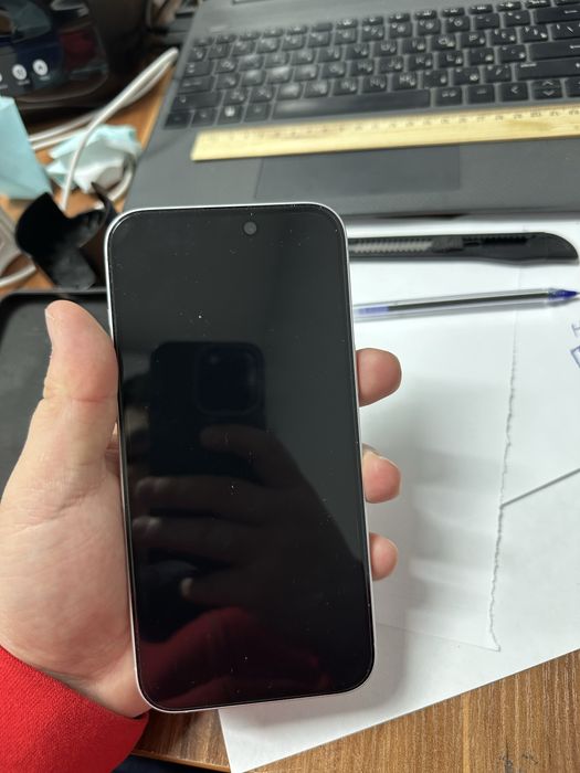 Продам айфон 16+ 128 белый