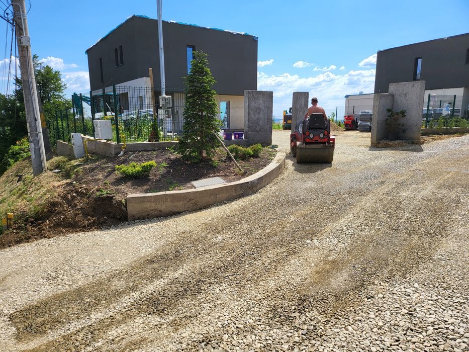 Inchiriez cilindru compactor de 3 tone ,miniexcavator,miniincarcator