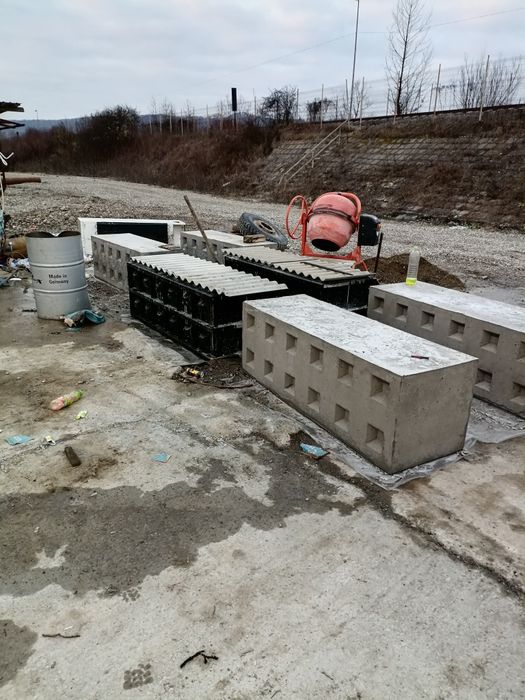 Matrițe,cofraje- blocuri beton lego(nu necesita clesti pentru mutat)