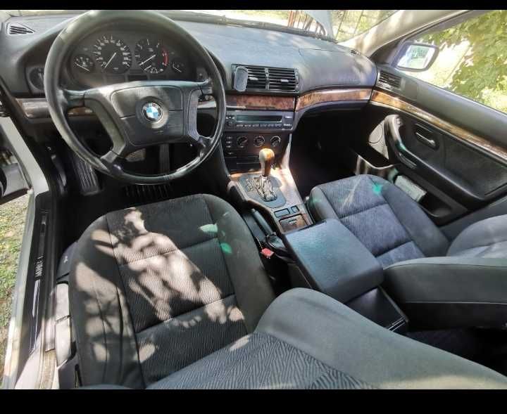 BMW 525d.