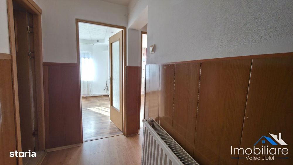 Apartament 3 camere de vânzare – Cocosvar, Vulcan