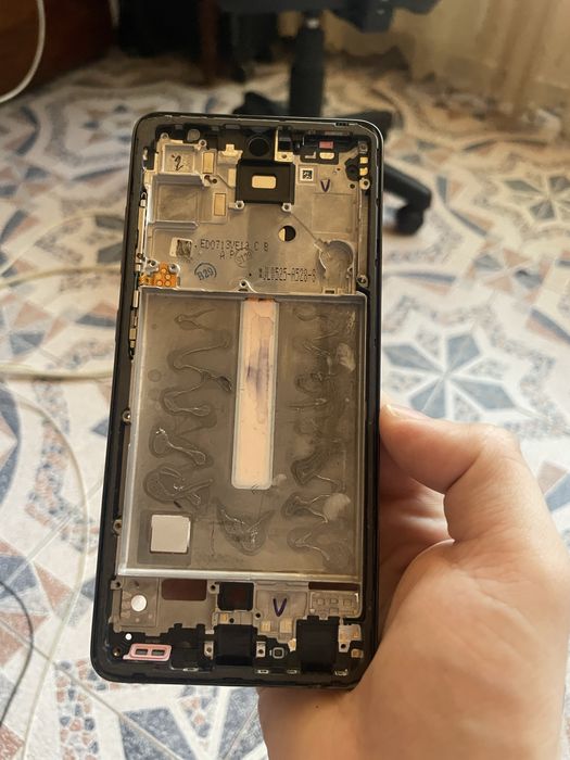 Ramă/butoane laterale in stare impecabilă de samsung a 52 s,