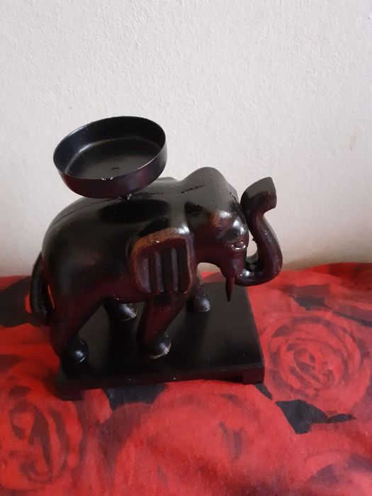 Suport pentru candela din lemn.