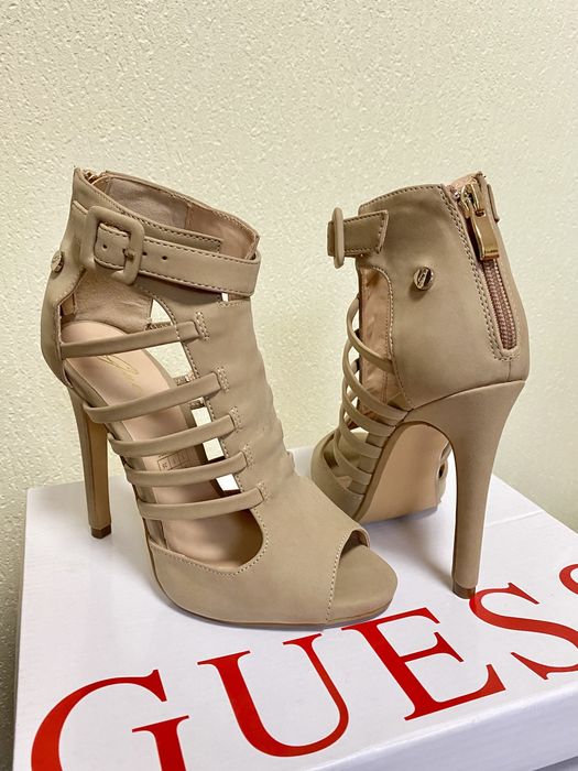 Женская обувь GUESS