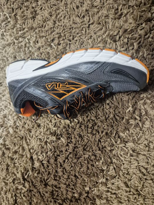 Adidasi Fila . Ca noi