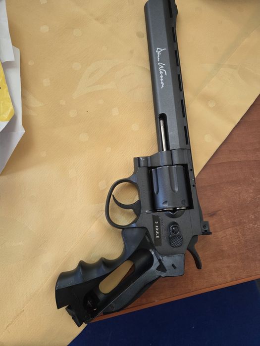 Pistol cu bile si