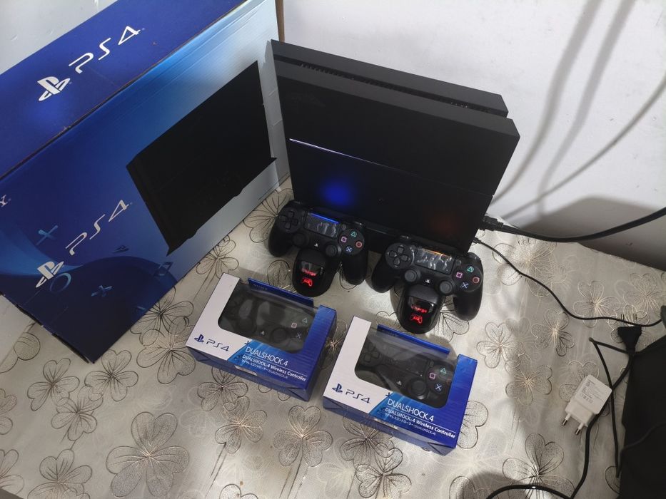 Продаётся PS4. Почти новый!
