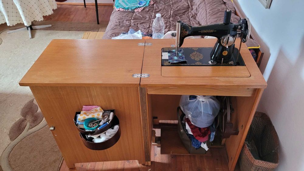 Шевна машина Union –ретро от соца , работеща, здрава.