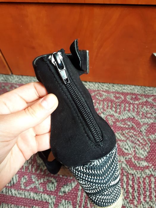 Sandale cu Platforma Masura 37