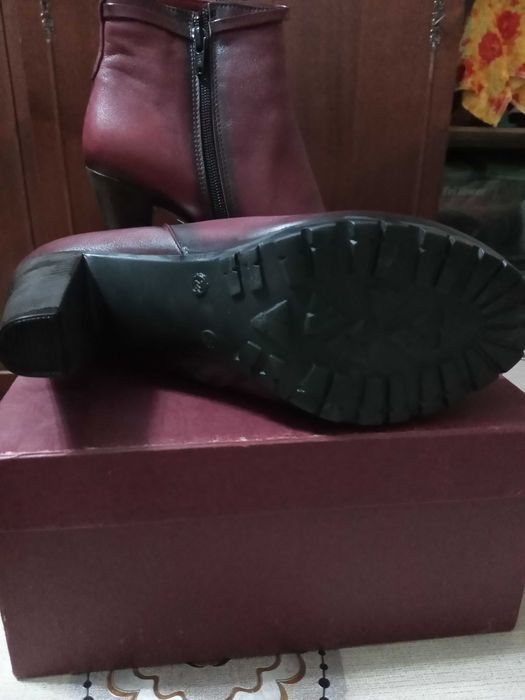 Продаются новые   батильены 38 размер привезены из Турции