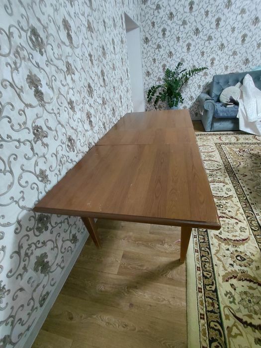 Продам обеденный стол