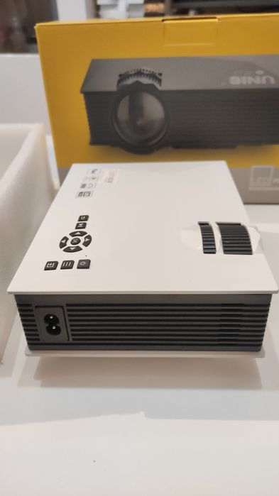 Мини Проектор UNIC UC68  Multimedia Home Theatre LED HD 1800 lumens