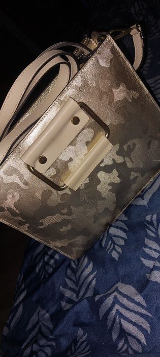 Vând urgent geanta nou nouta