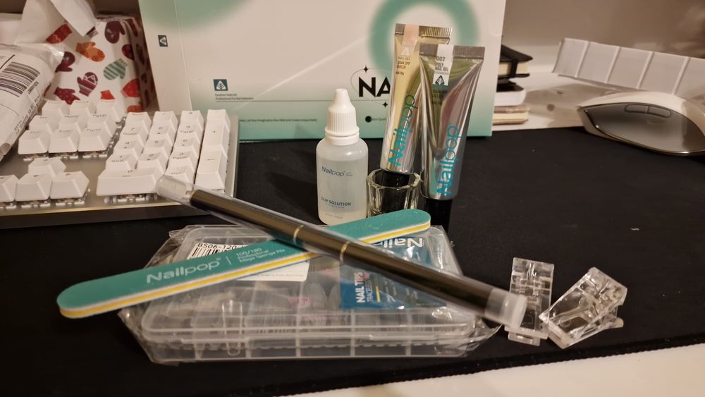 Гел за изграждане, издължаване и други консумативи