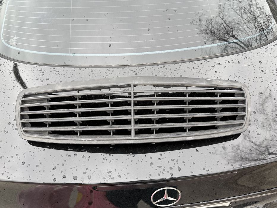 W211 предна решетка