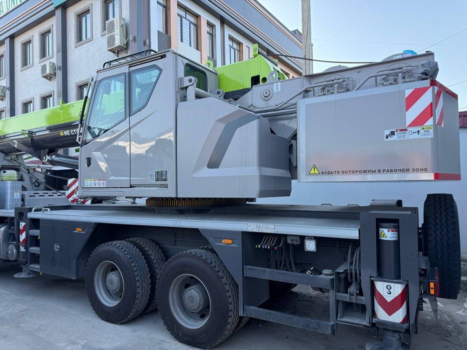Автокран Zoomlion ZTC300V552T (30 тонна)