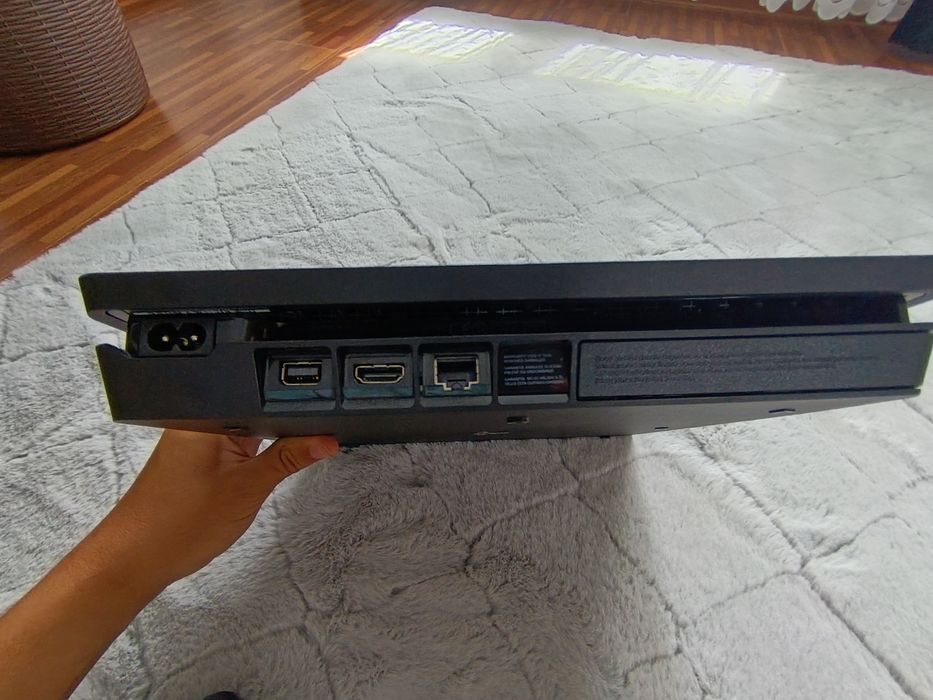 Vand ps4 slim ca nou