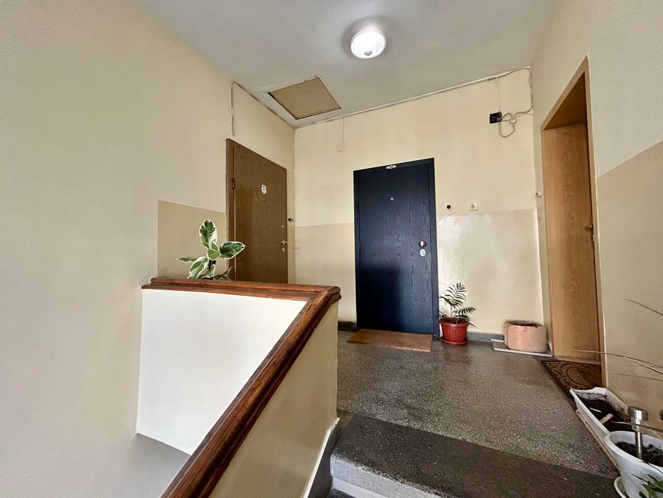 Продажба: Тристаен апартамент, Сухата река