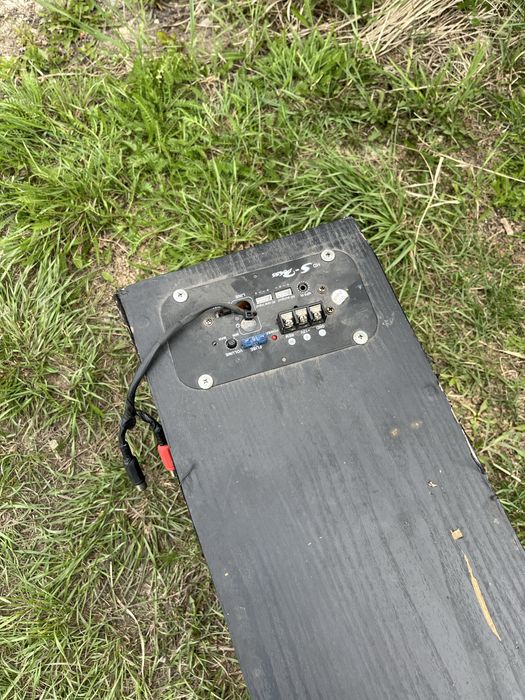 Продам сабуфер в машину.