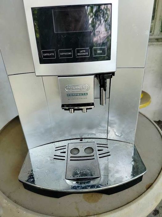 Delonghi Perfecta Cappuccino ESAM5600 (За части)